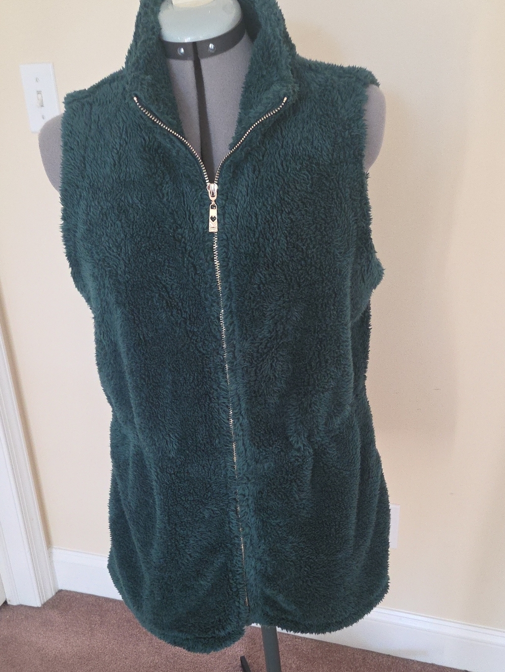 Plush Zip-Front Sleeveless Vest - Dark Green.